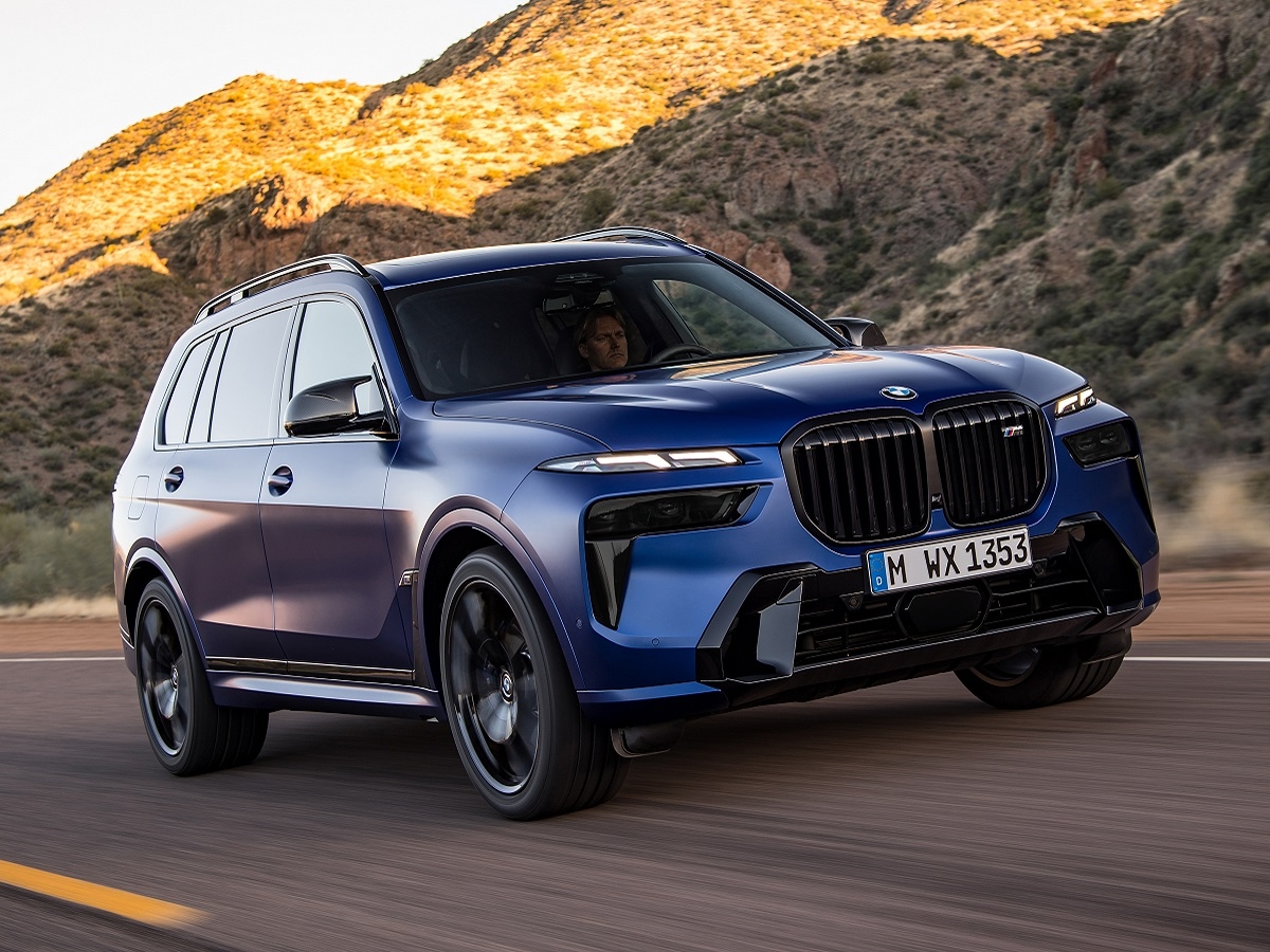 2025 BMW X7 M60i Blue Front Quarter View Action