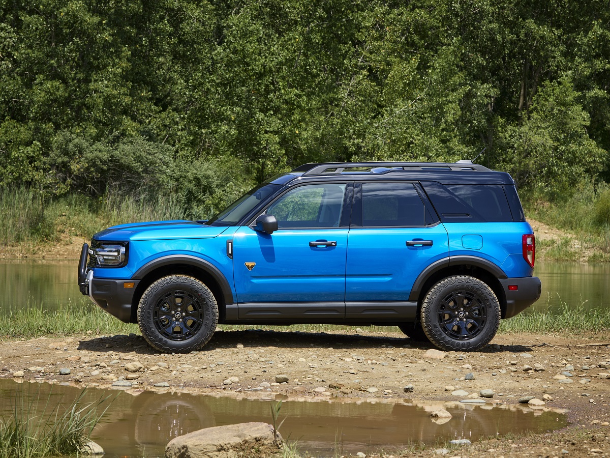 2025 Ford Bronco Sport Badlands Blue Side View