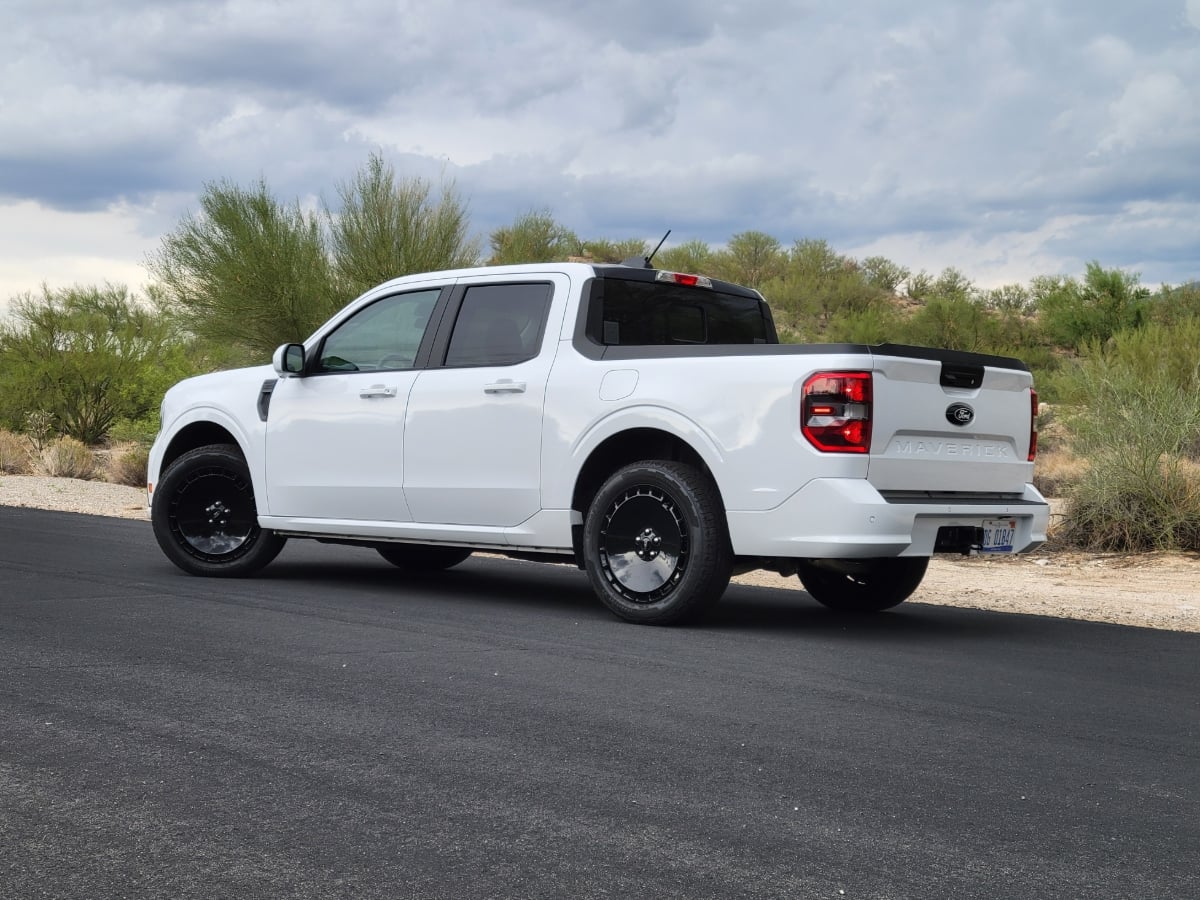 2025 Ford Maverick Lobo Oxford White Rear Quarter View