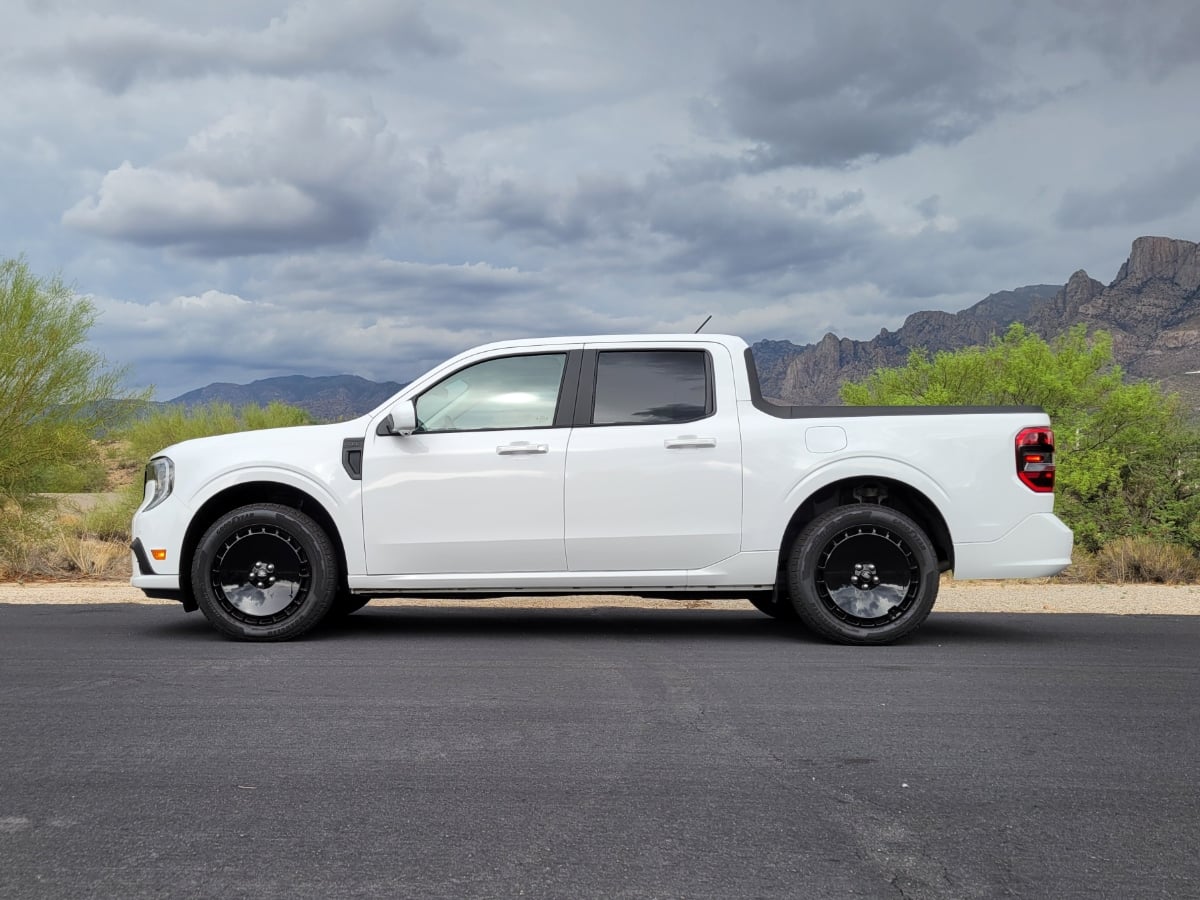2025 Ford Maverick Lobo Oxford White Side View