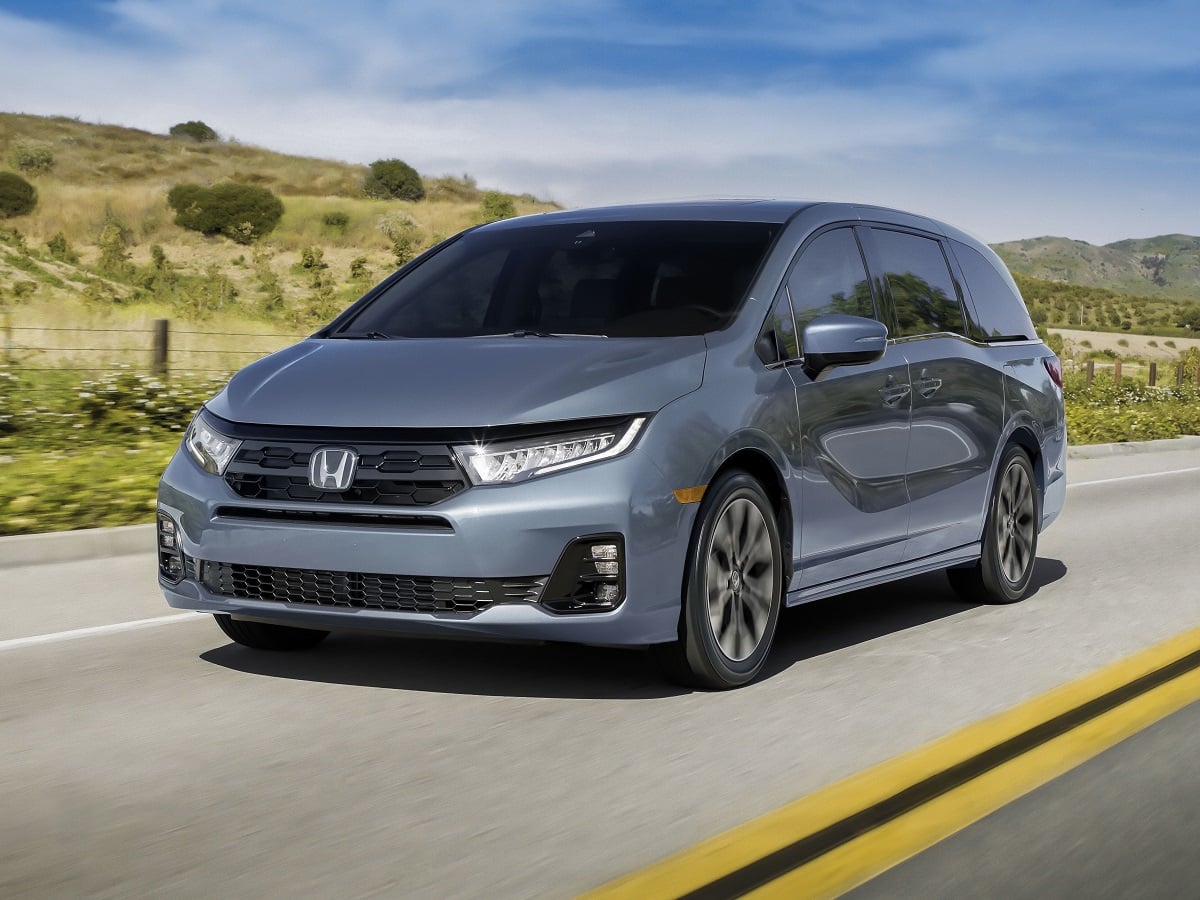 2025 Honda Odyssey Front Quarter View Action