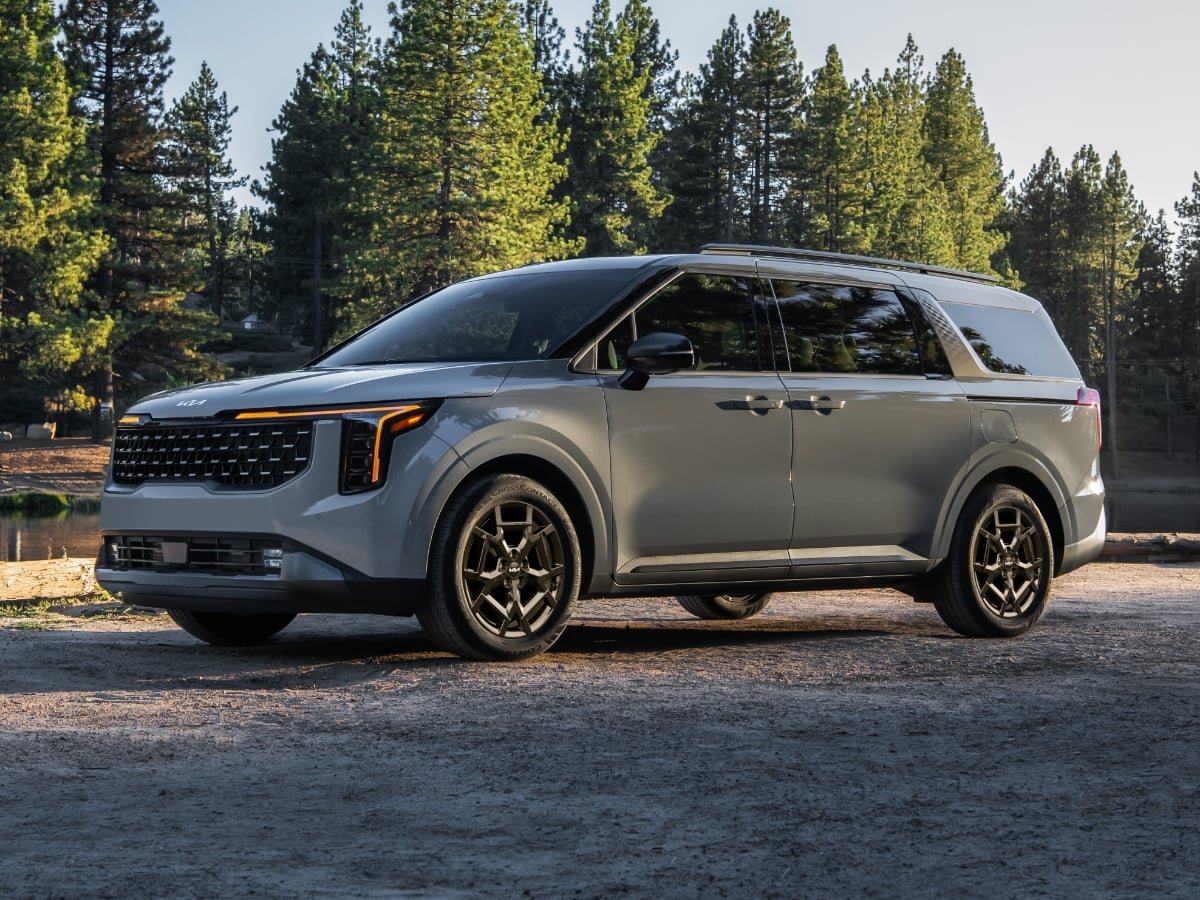 2025 Kia Carnival Hybrid Gray Front Quarter View