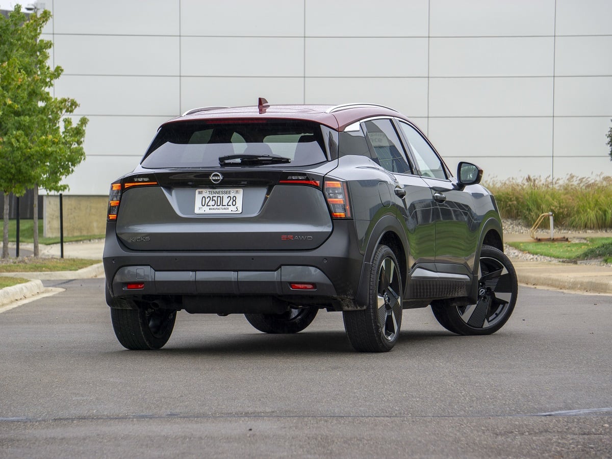 2025 Nissan Kicks SR AWD Gun Metallic Rear Quarter View