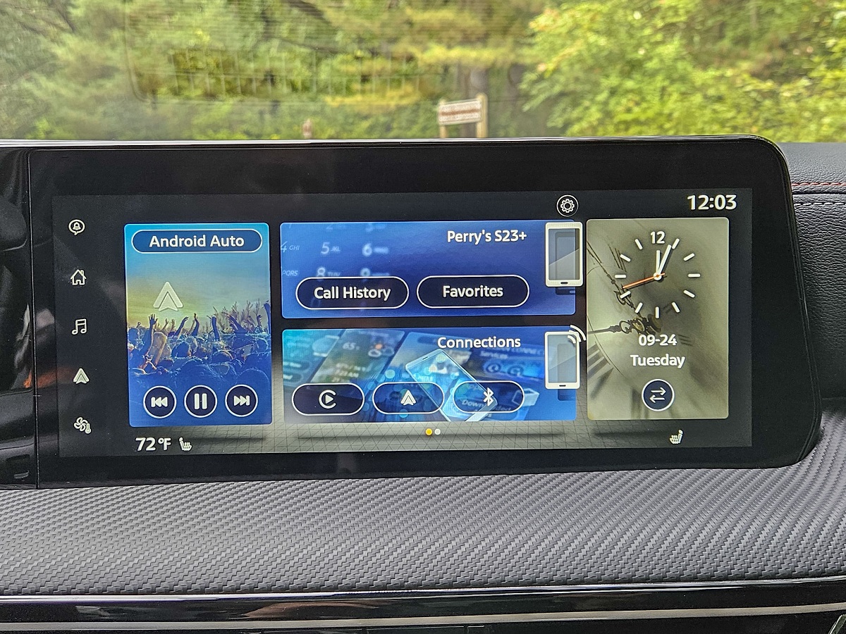 2025 Nissan Kicks SR AWD Infotainment System