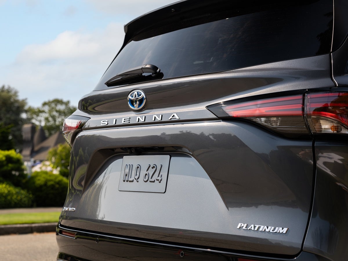 2025 Toyota Sienna Platinum Rear Liftgate