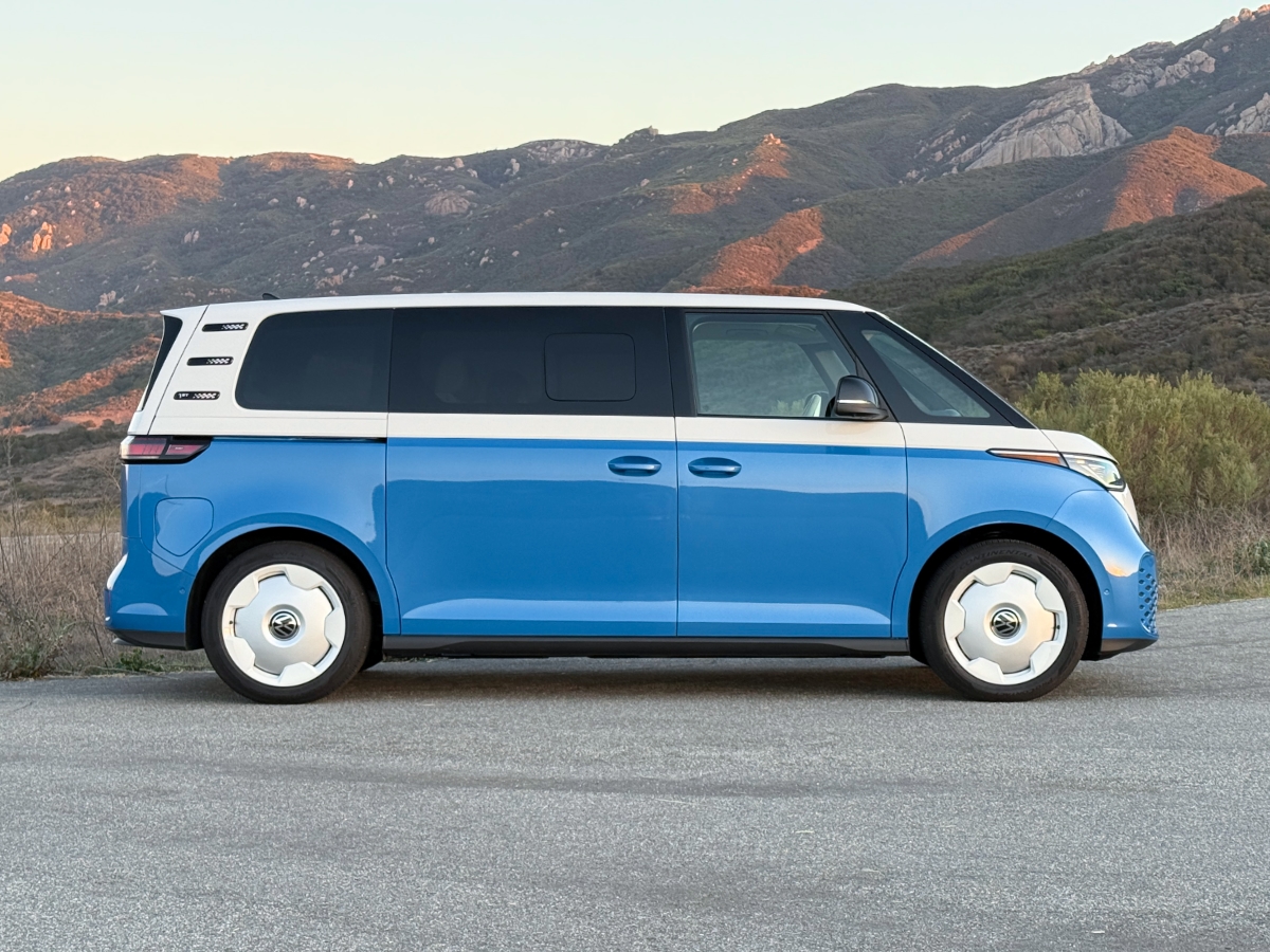 2025 Volkswagen ID Buzz Blue White Side