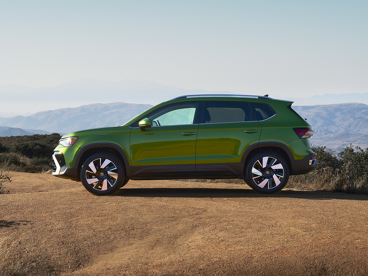 2025 Volkswagen Taos SEL Green Side View