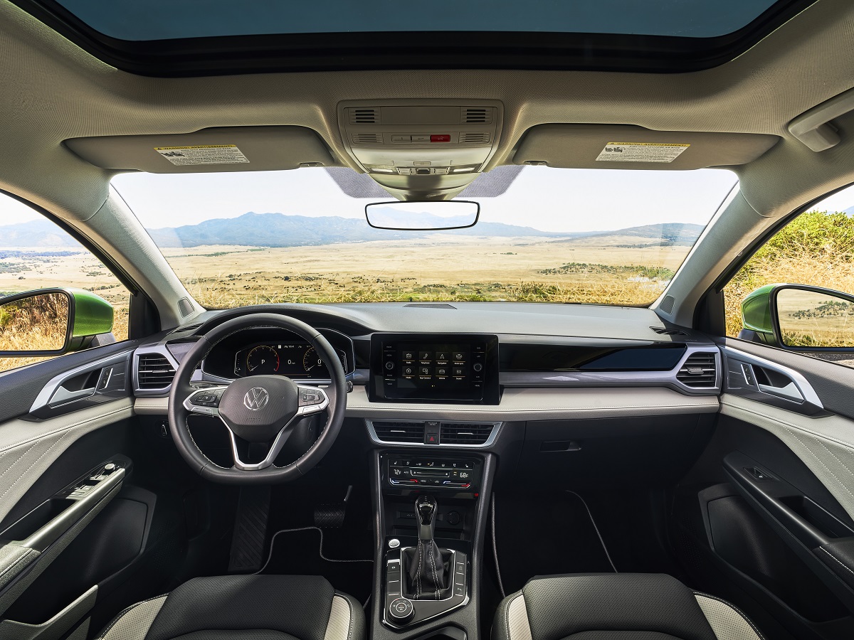 2025 Volkswagen Taos SEL Interior Dashboard