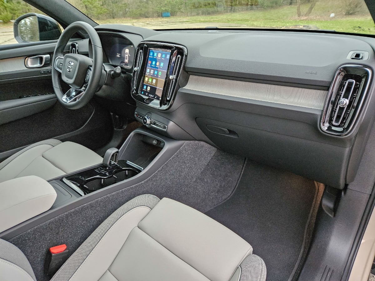 2025 Volvo EX40 Twin Motor Ultra Interior Dashboard