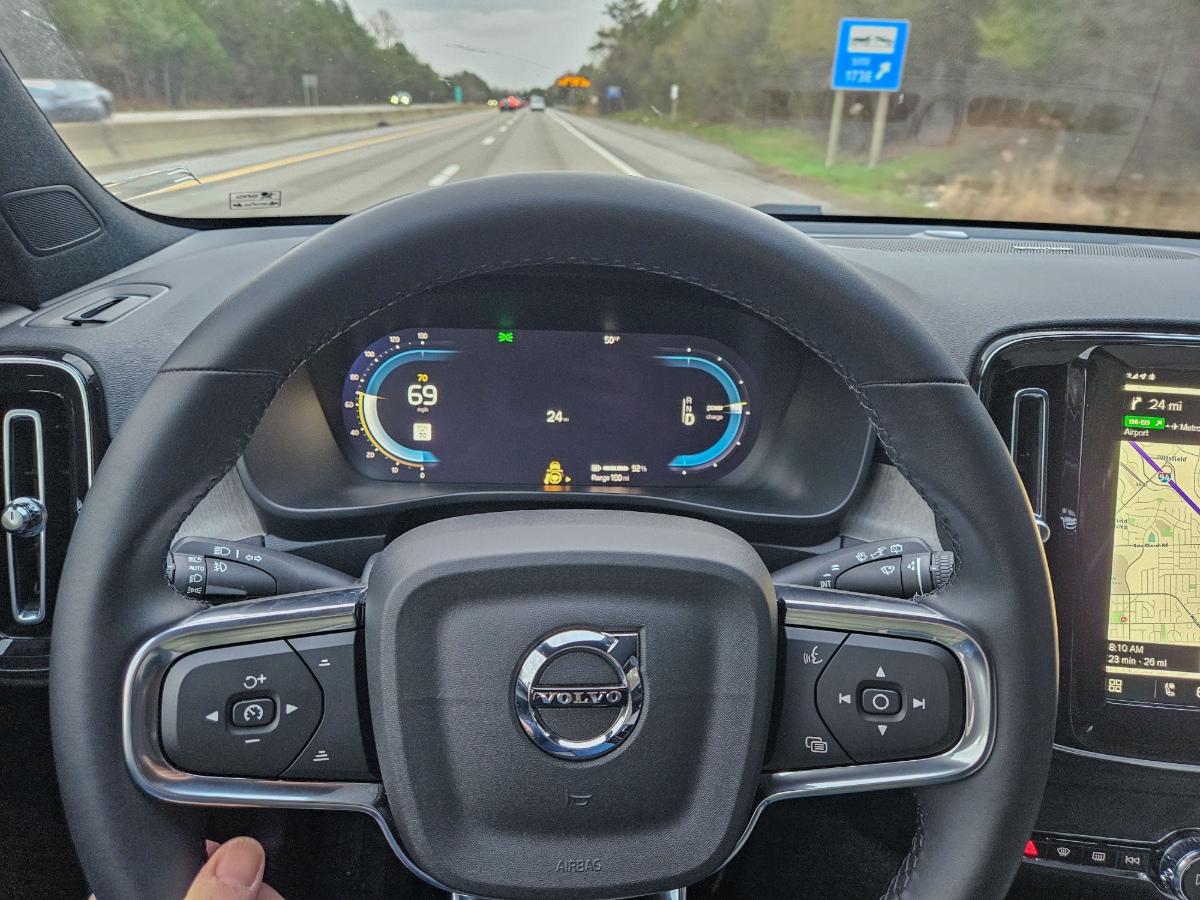 2025 Volvo EX40 Twin Motor Ultra Safety Features