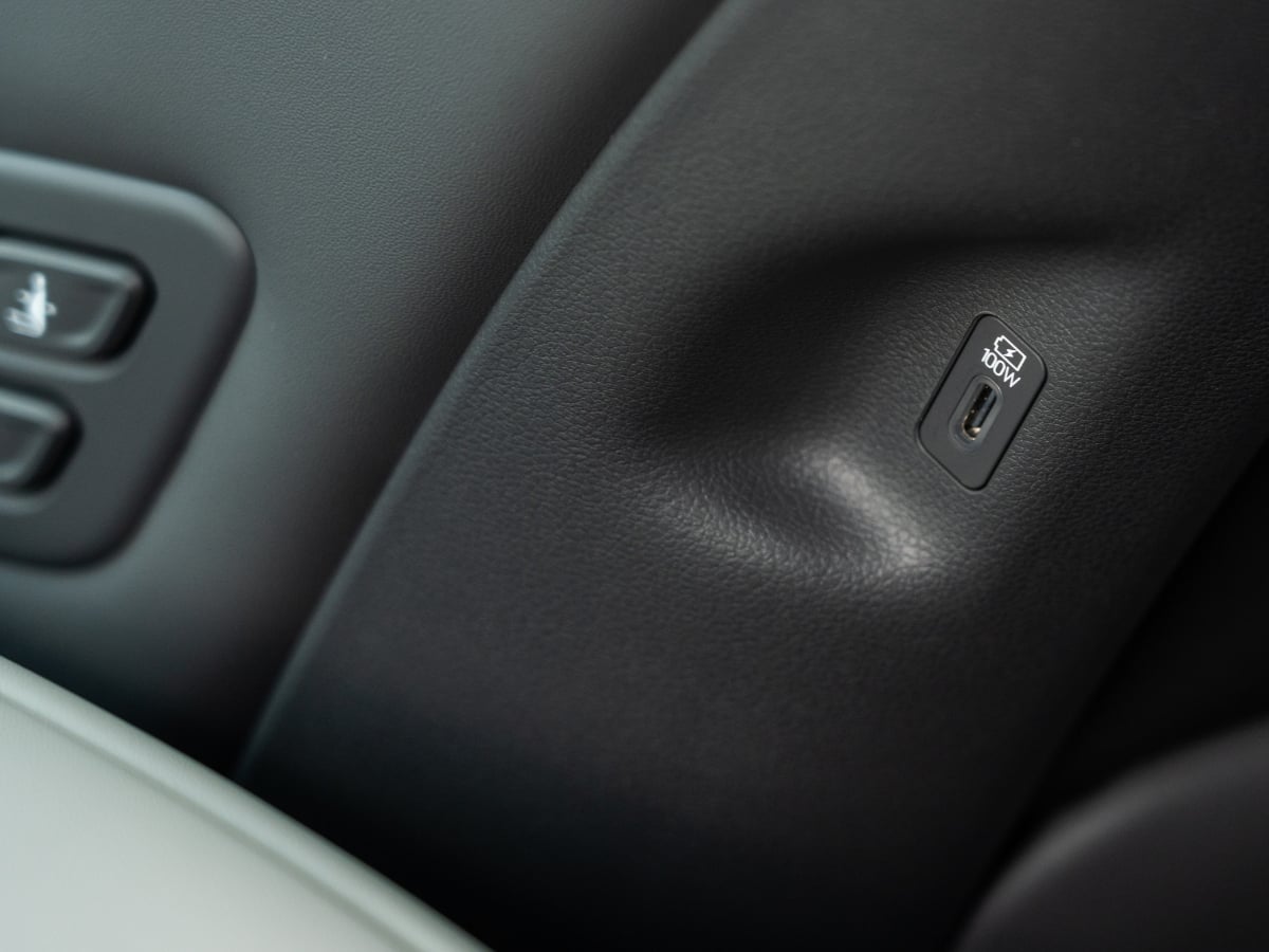 2026 Hyundai Ioniq 9 100-watt USB-C Port