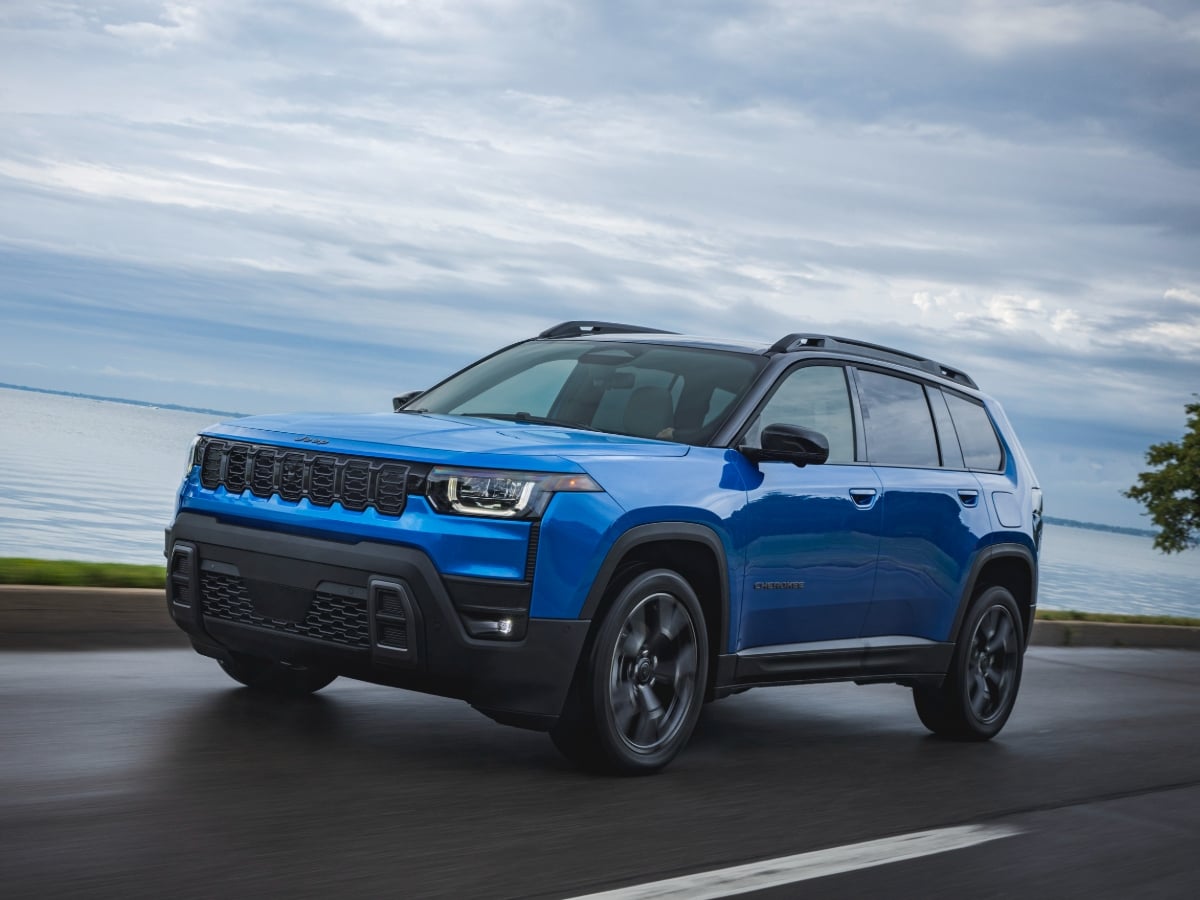 2026 Jeep Cherokee Overland Blue Front Quarter View Action