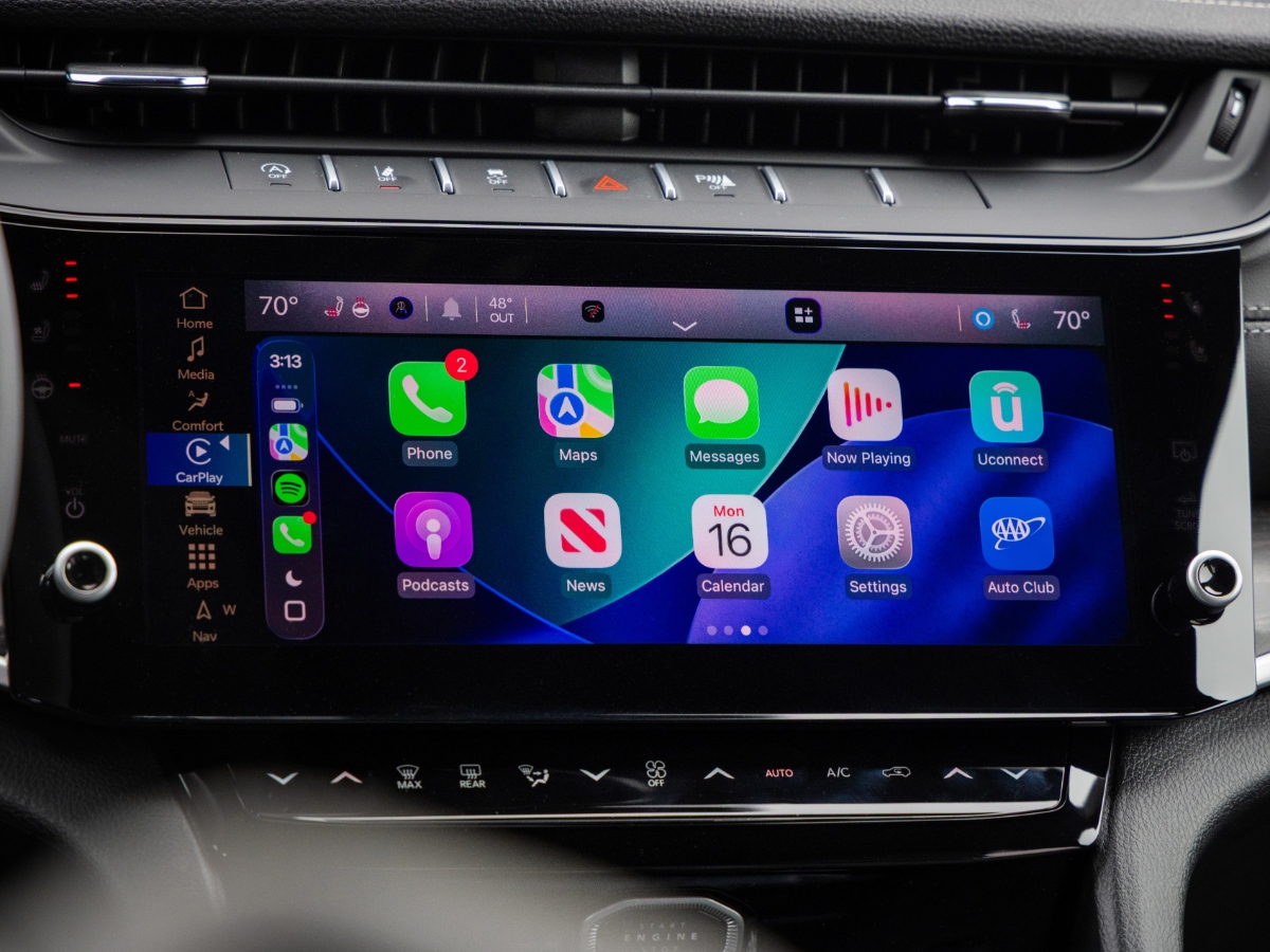 2026 Jeep Grand Cherokee Limited Reserve Infotainment System