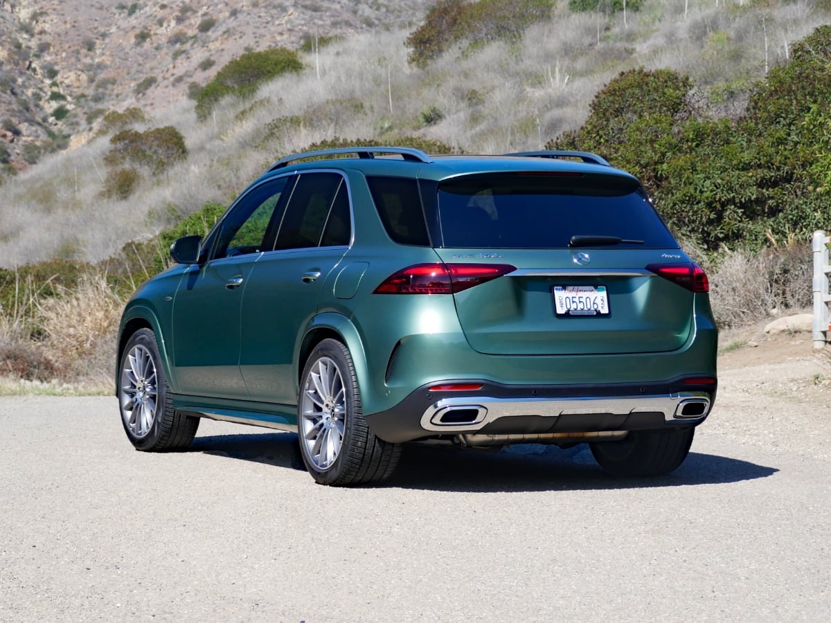 2026 Mercedes-Benz GLE 450e Ireland Mid Green Metallic Rear Quarter View