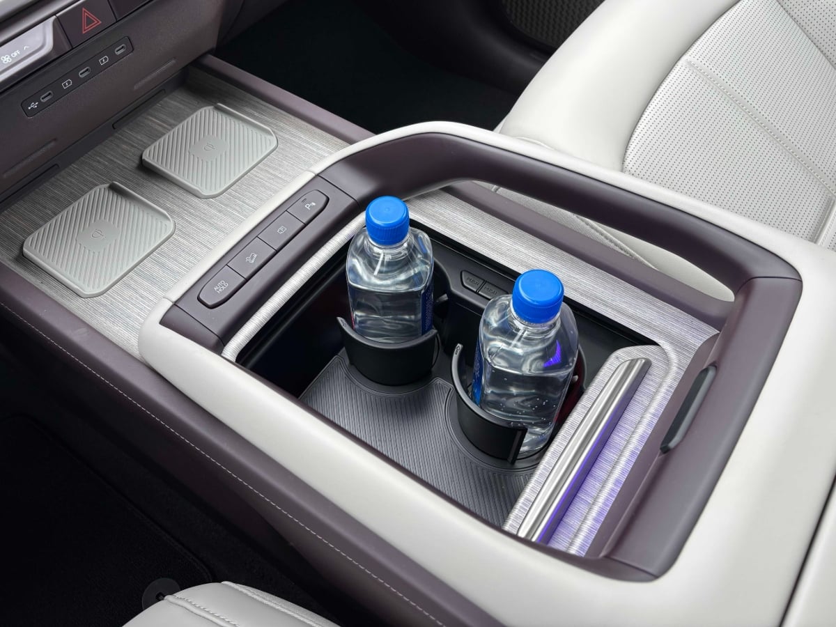 2027 Kia Telluride Hybrid SX Prestige Center Console Storage