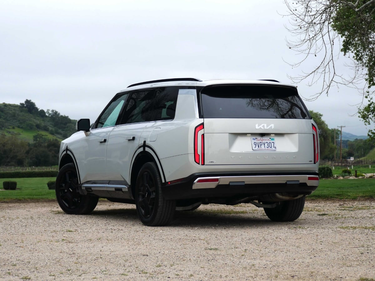 2027 Kia Telluride Hybrid SX Prestige Rear Quarter View