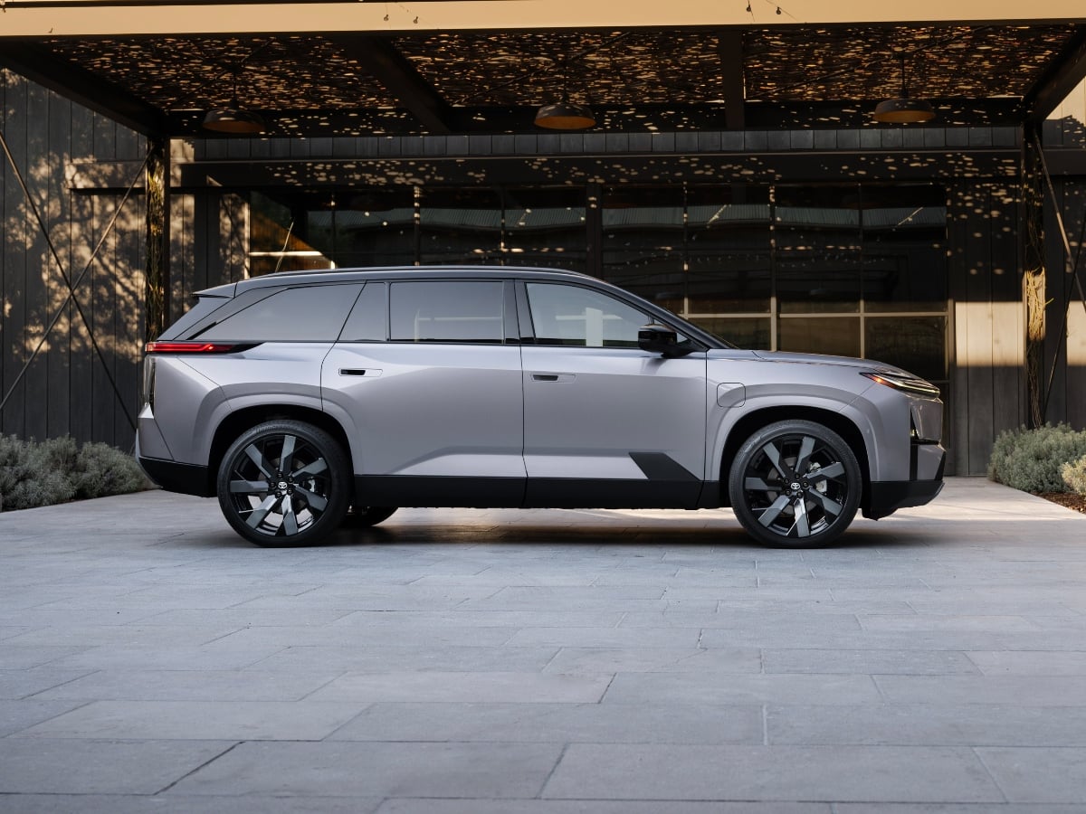 2027 Toyota Highlander Limited Spellbound Side View