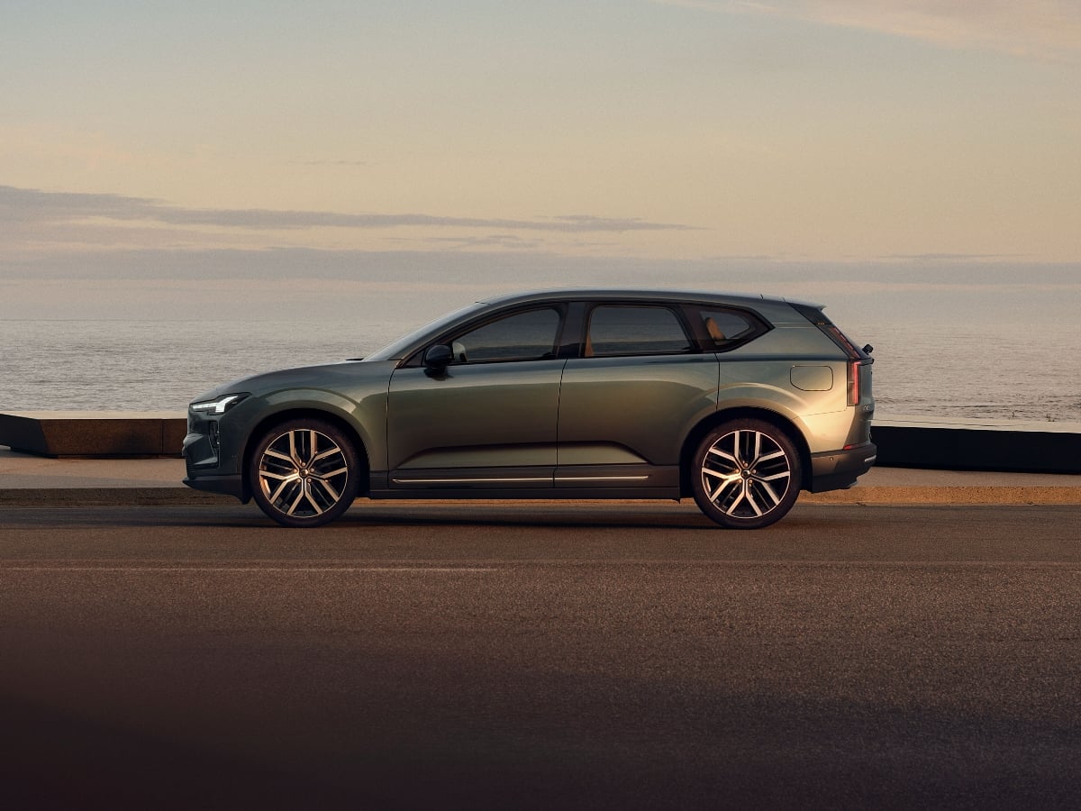 2027 Volvo EX60 Side View