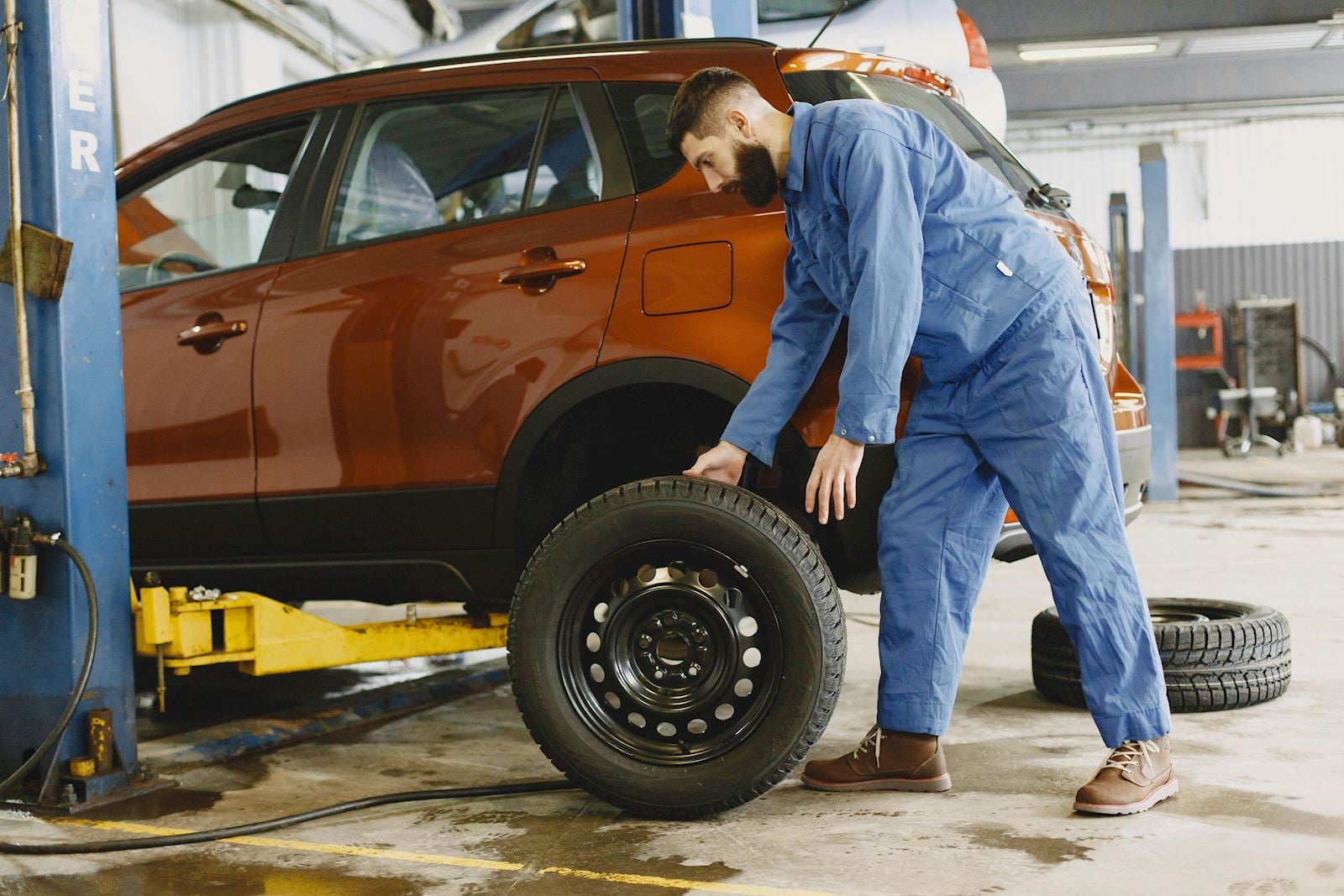 Should All Four Tires Be Replaced at Once