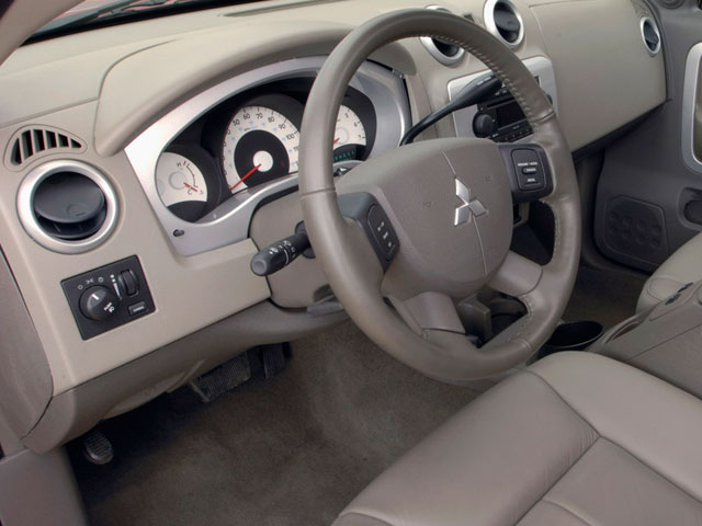 2009 Mitsubishi Raider LS 2WD