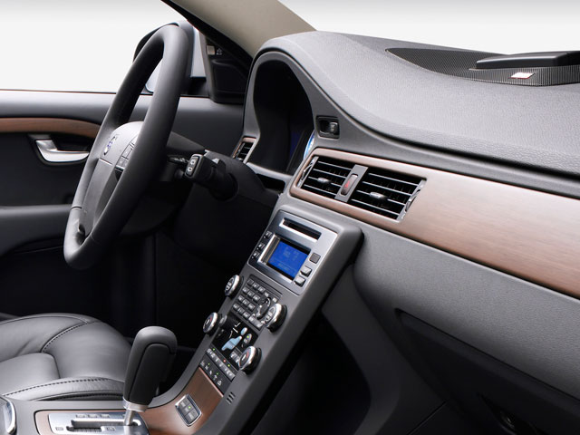 2009 Volvo V70 Wagon 4D 3.2