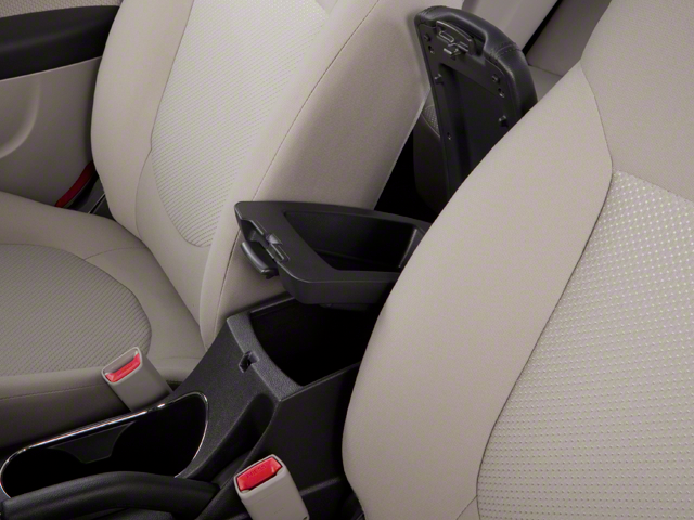 2010KIA011b_320_43