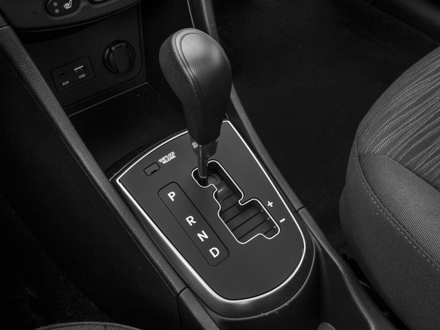 Hyundai Accent 2015 Hatchback 5D Sport I4 - Фото 32
