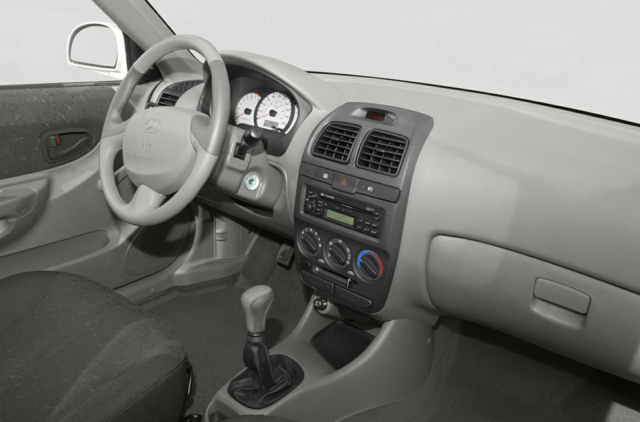 2004 Hyundai null 3 Door Hatchback