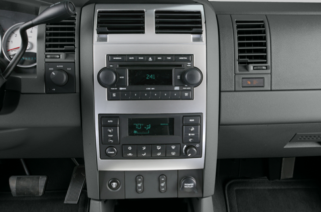 2005 Dodge null 4 Door Utility Adventurer 2WD V8