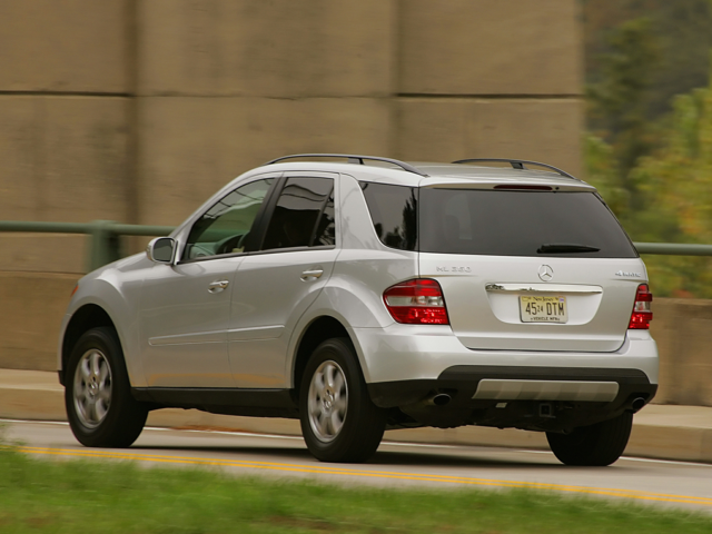 2007 Mercedes-Benz M-Class Utility 4D ML350 4WD