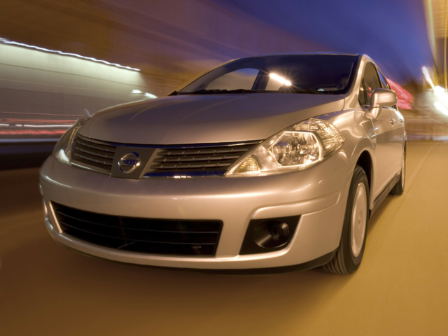 2007 Nissan Versa Hatchback 5D S