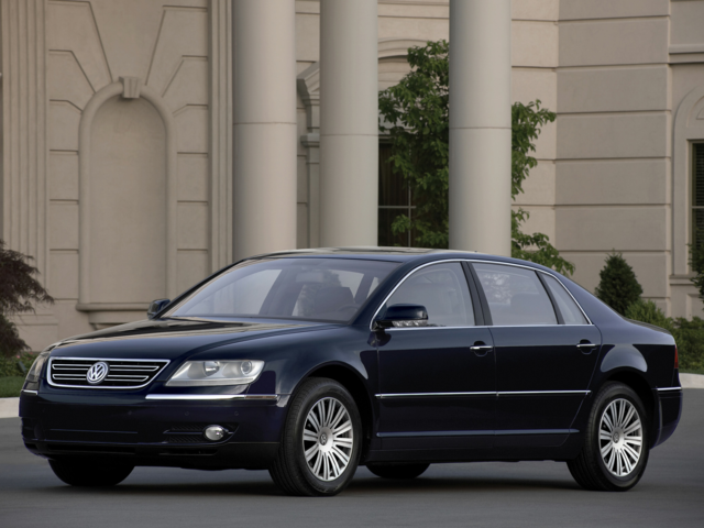 2005 Volkswagen null 4 Door Sedan V8 4Motion