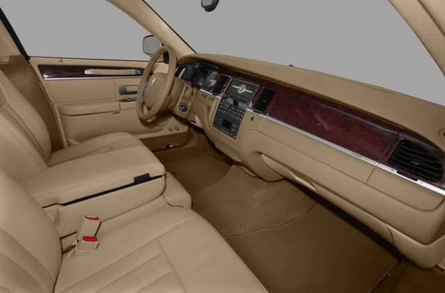 2007 Lincoln Town Car Sedan 4D Signature