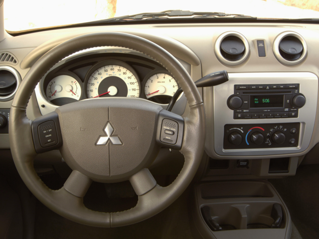 2007 Mitsubishi Raider LS 4WD V8