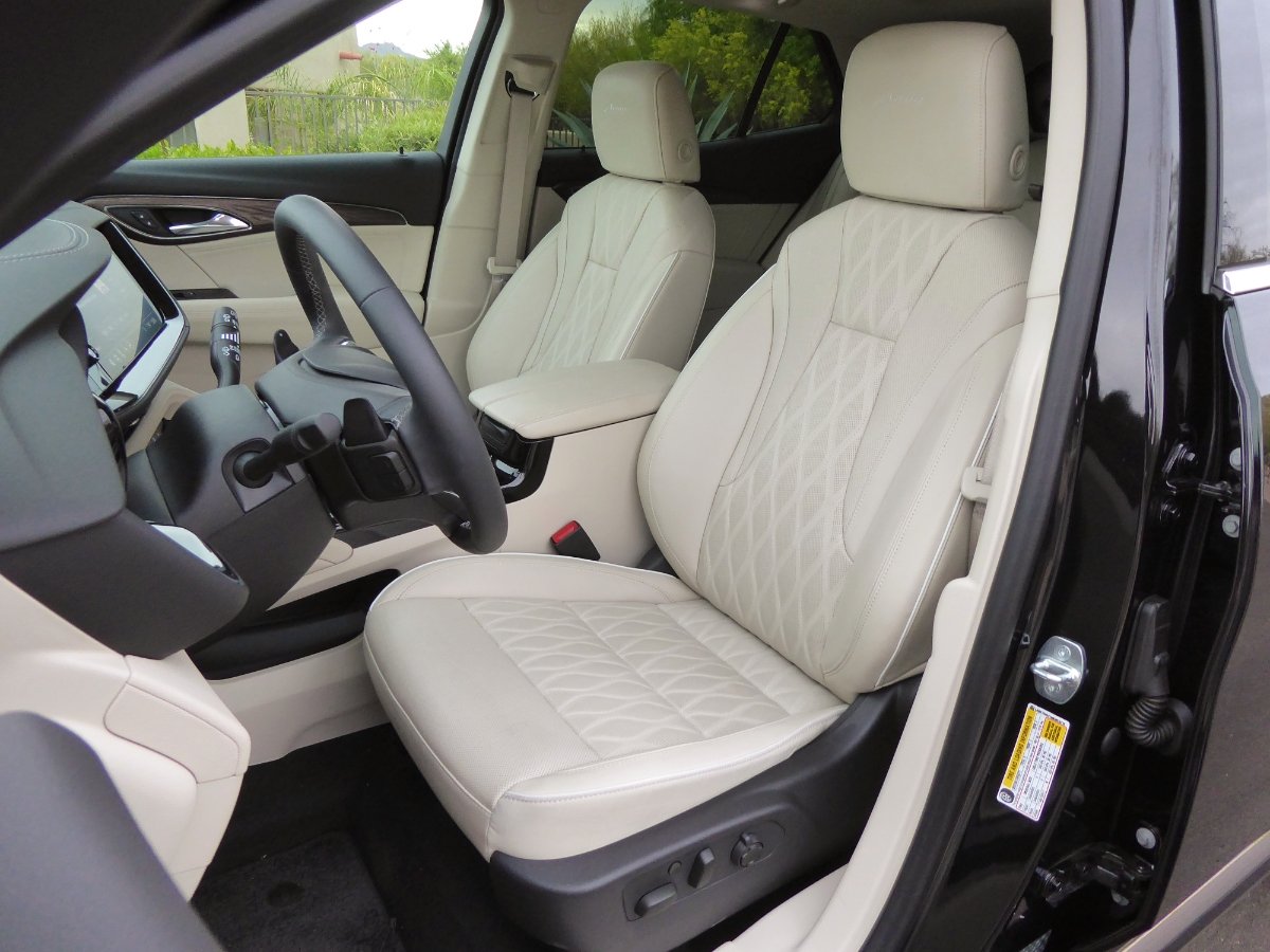 2021 Buick Envision Avenir Front Seats