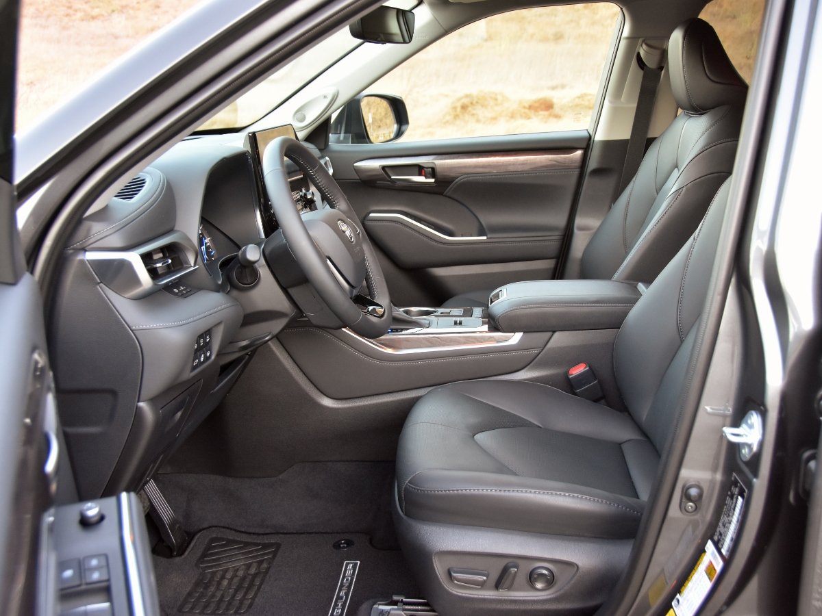 2021 Toyota Highlander Hybrid Limited Black Leather Front Seats