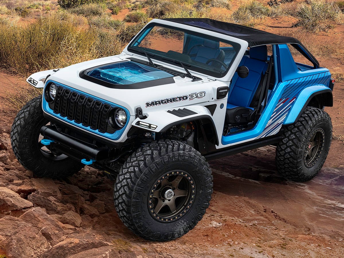 2023 Jeep Wrangler Magneto 3.0 Concept Front Quarter View