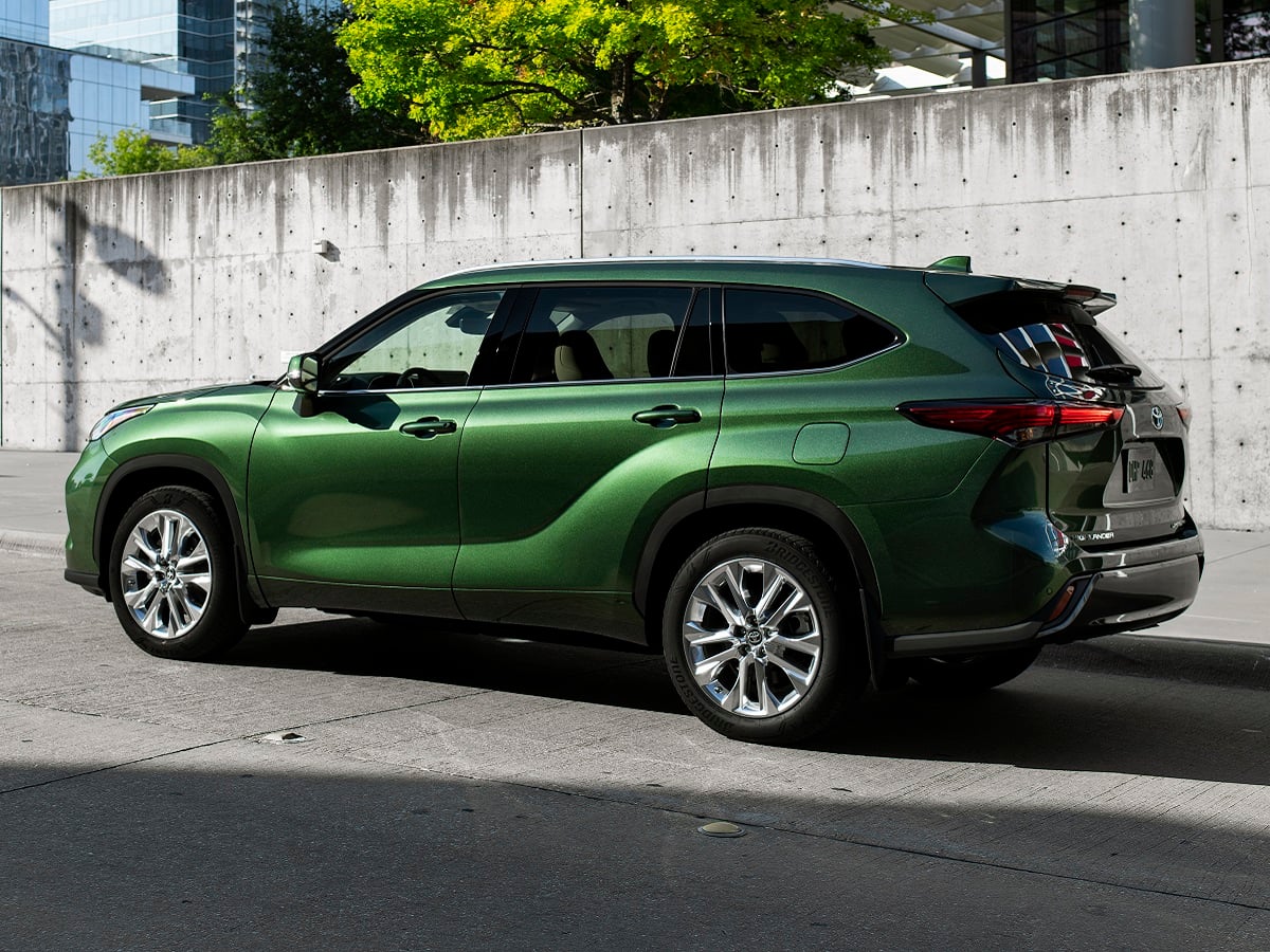 2023 Toyota Highlander Turbo Limited Cypress Green Rear Quarter View