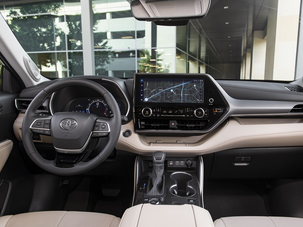 2023 Toyota Highlander Turbo Limited Interior Dashboard
