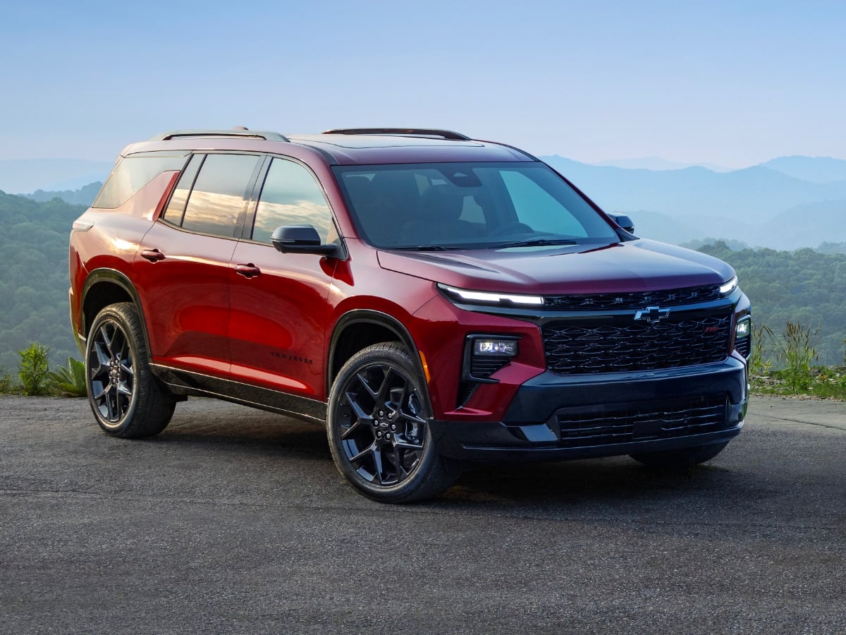 2024 Chevrolet Traverse RS Red Front Quarter View