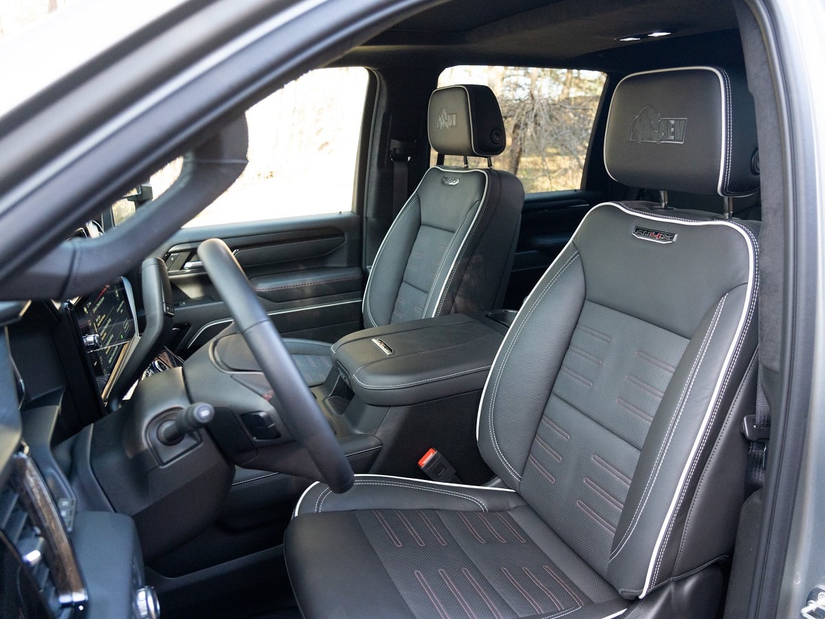 2024 GMC Sierra 2500 AT4X AEV Edition Front Seats