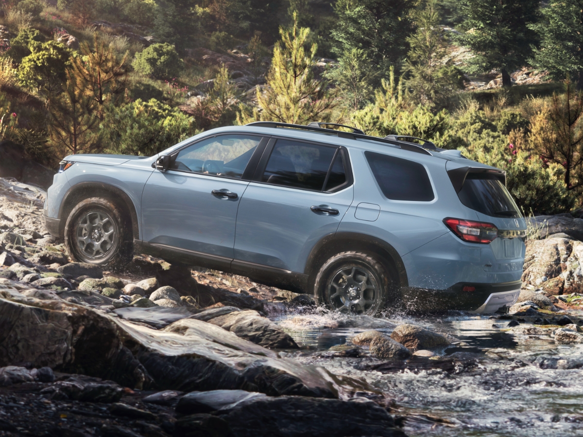 2024 Honda Pilot Trailsport Gray Rear Quarter View