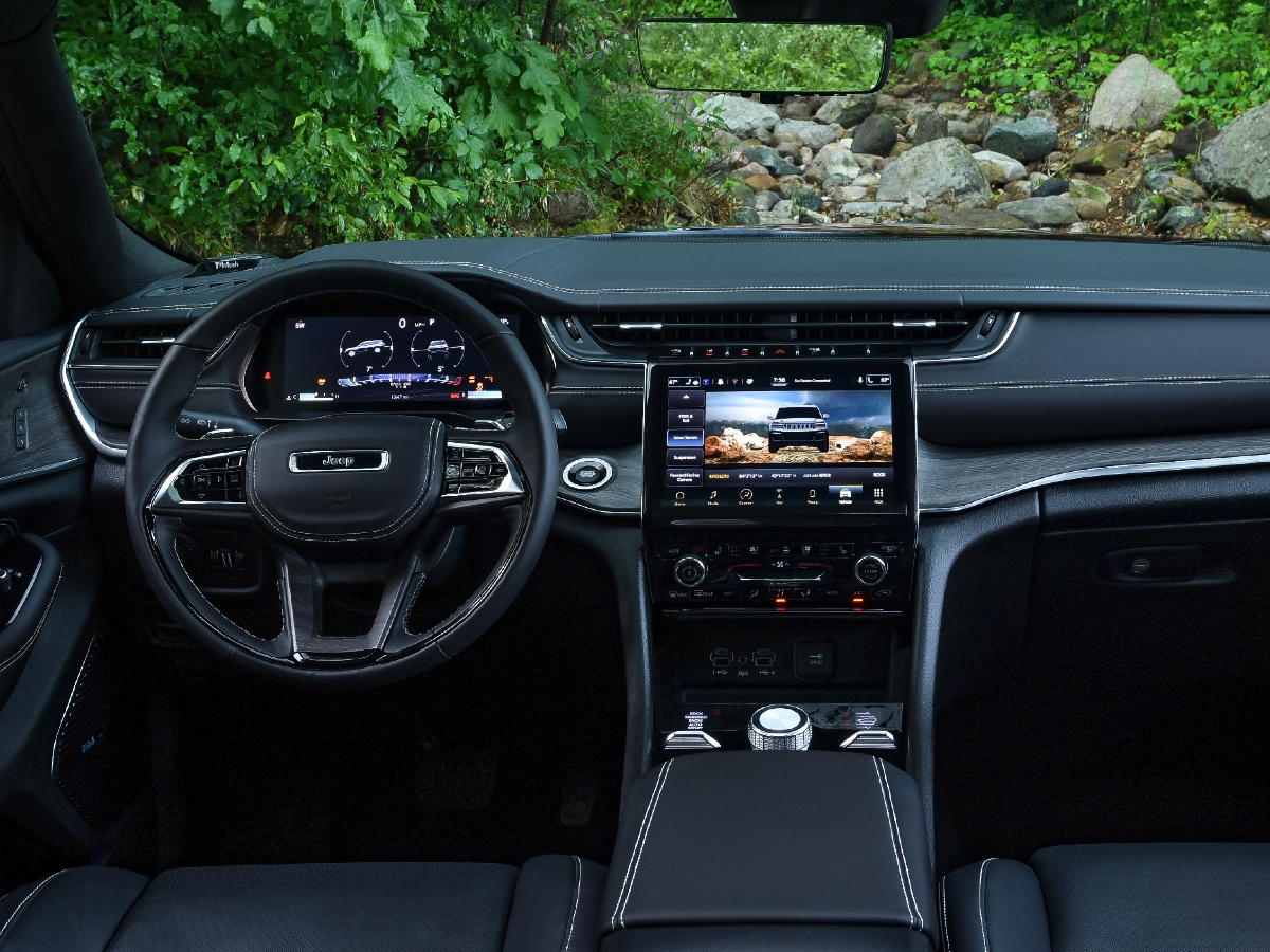 2024 Jeep Grand Cherokee L Interior Dashboard