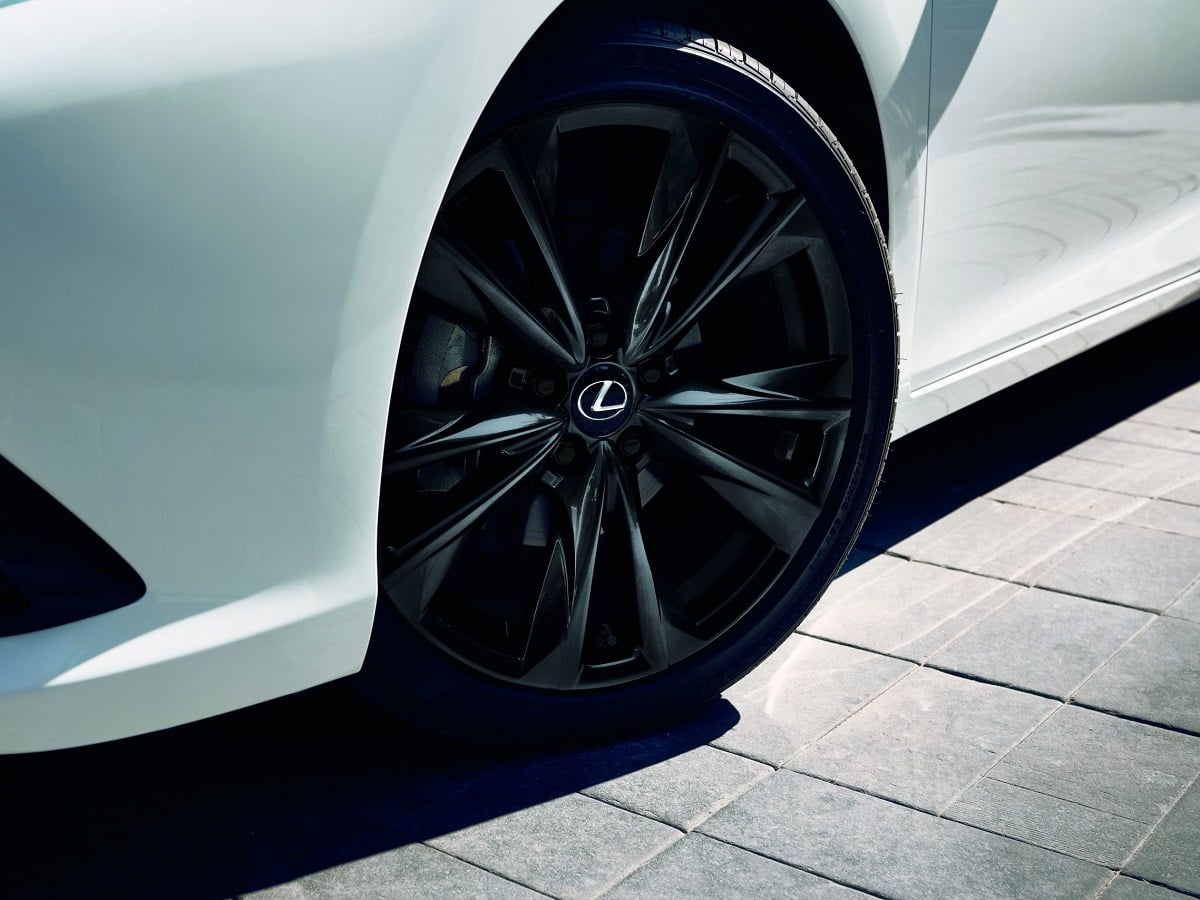 2024 Lexus ES 300h Wheel and Tire
