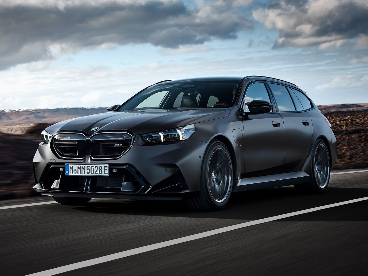 2025 BMW M5 Touring Front Quarter View Action European Model