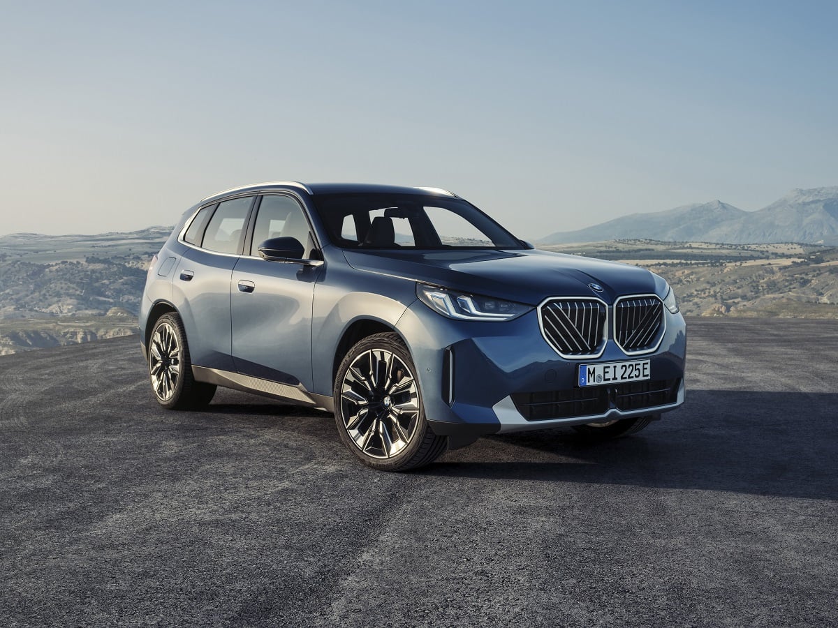 2025 BMW X3 30 xDrive Blue Front Quarter View European model