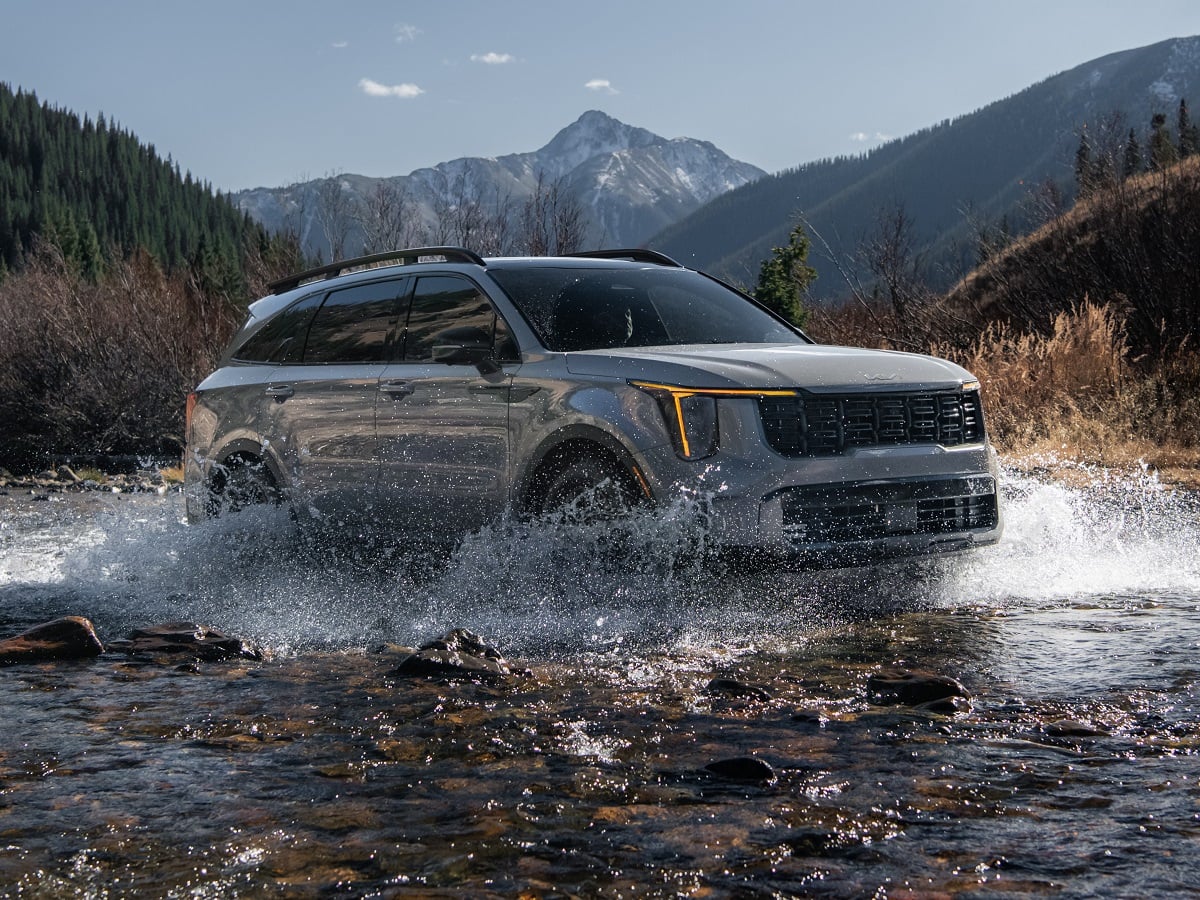 2025 Kia Sorento Front Quarter View Action