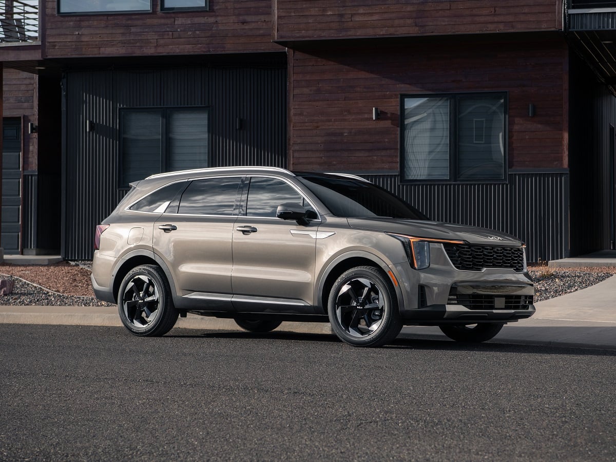 2025 Kia Sorento Plug-in Hybrid Front Quarter View