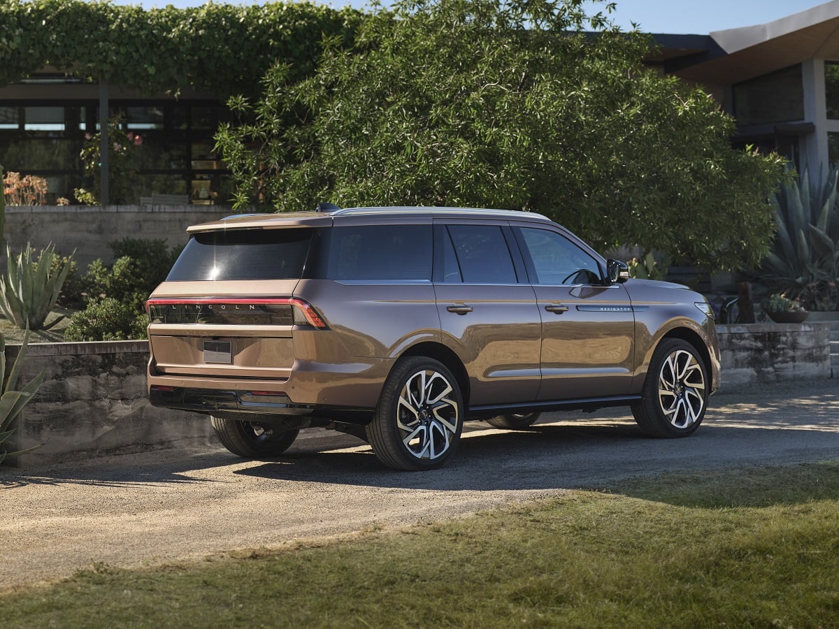 2025 Lincoln Navigator Black Label Sunrise Copper Rear Quarter View