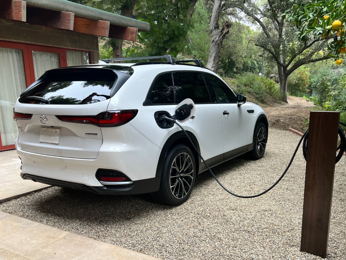 2025 Mazda CX-70 PHEV White Plugged In Charging